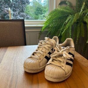 Adidas superstars